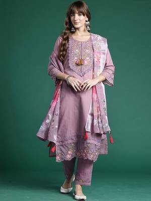 Women Floral Embroidered Regular Thread Work Linen Kurta with Trousers & With Dupatta 3