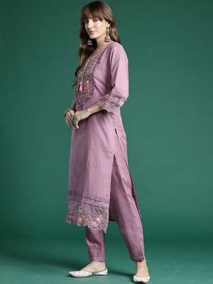 Women Floral Embroidered Regular Thread Work Linen Kurta with Trousers & With Dupatta 7