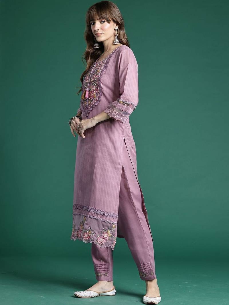 Women Floral Embroidered Regular Thread Work Linen Kurta with Trousers & With Dupatta