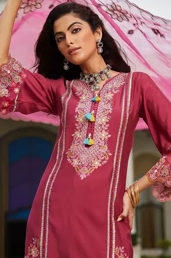 Women Floral Embroidered Regular Thread Work Kurta with Trousers & With Dupatta