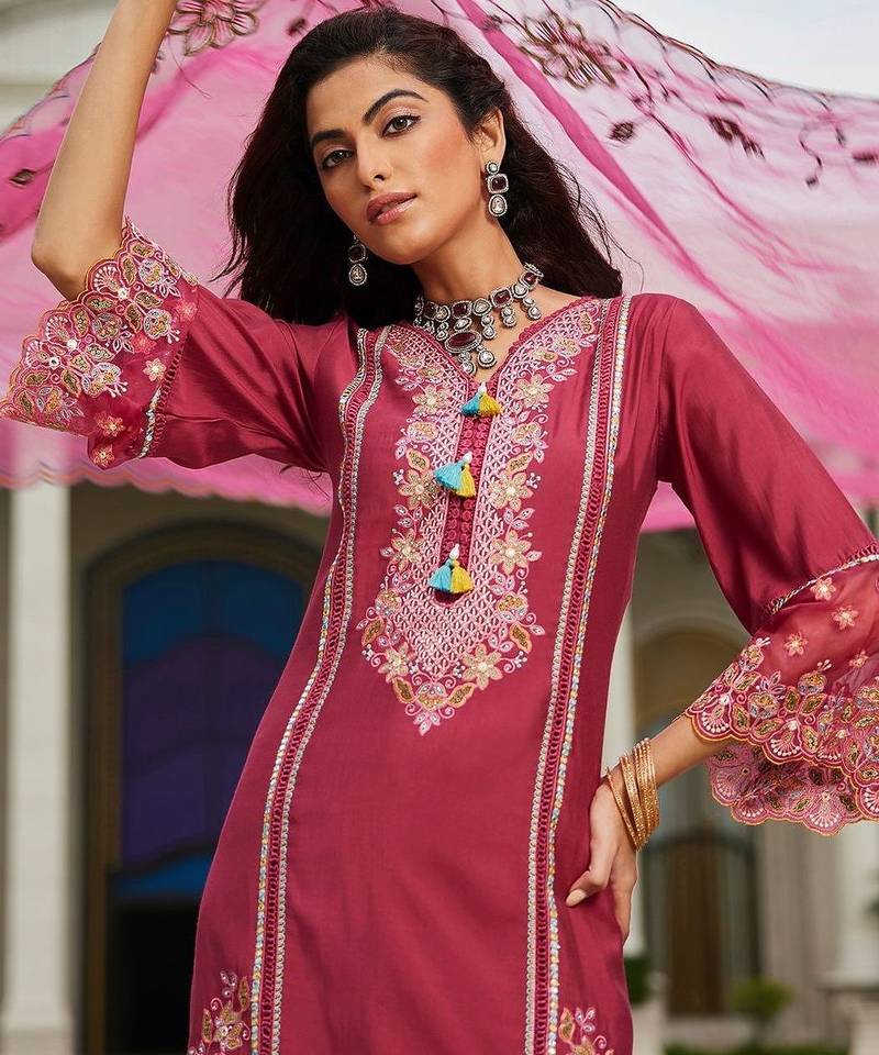Women Floral Embroidered Regular Thread Work Kurta with Trousers & With Dupatta