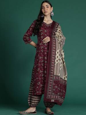 Women Floral Printed Regular Pure Cotton Kurta with Patiala & With Dupatta 3
