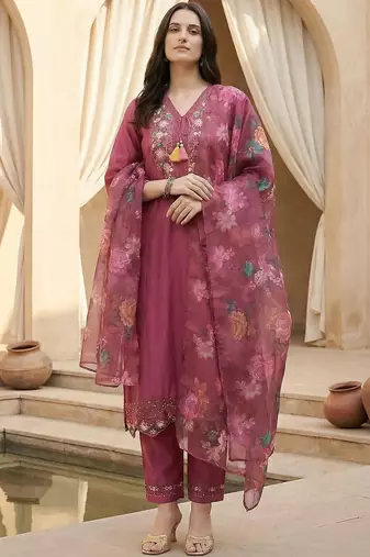 Women Floral Embroidered Regular Thread Work Kurta with Trousers & With Dupatta