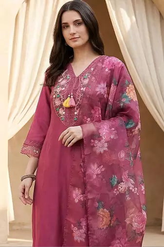 Women Floral Embroidered Regular Thread Work Kurta with Trousers & With Dupatta