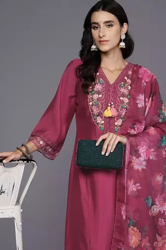 Women Floral Embroidered Regular Thread Work Kurta with Trousers & With Dupatta