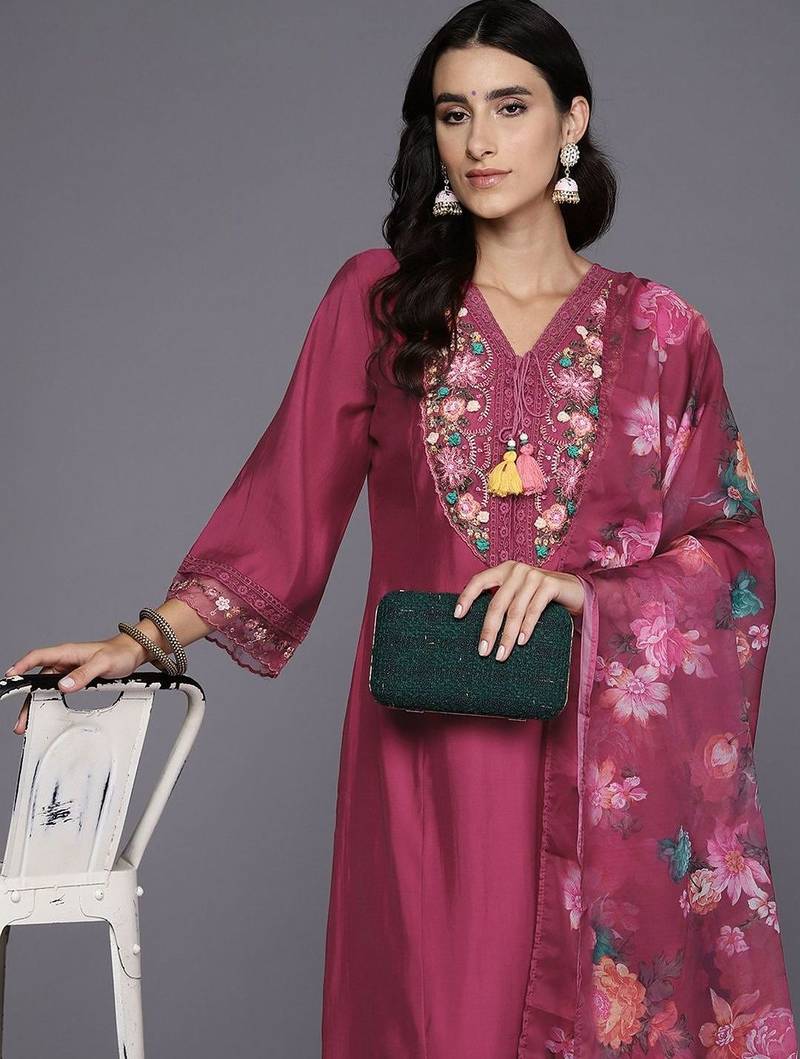 Women Floral Embroidered Regular Thread Work Kurta with Trousers & With Dupatta