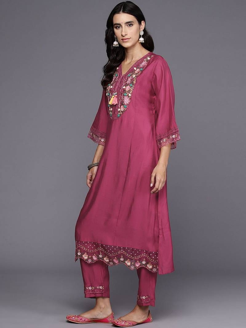 Women Floral Embroidered Regular Thread Work Kurta with Trousers & With Dupatta