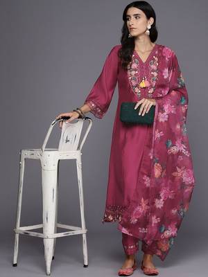 Women Floral Embroidered Regular Thread Work Kurta with Trousers & With Dupatta 5