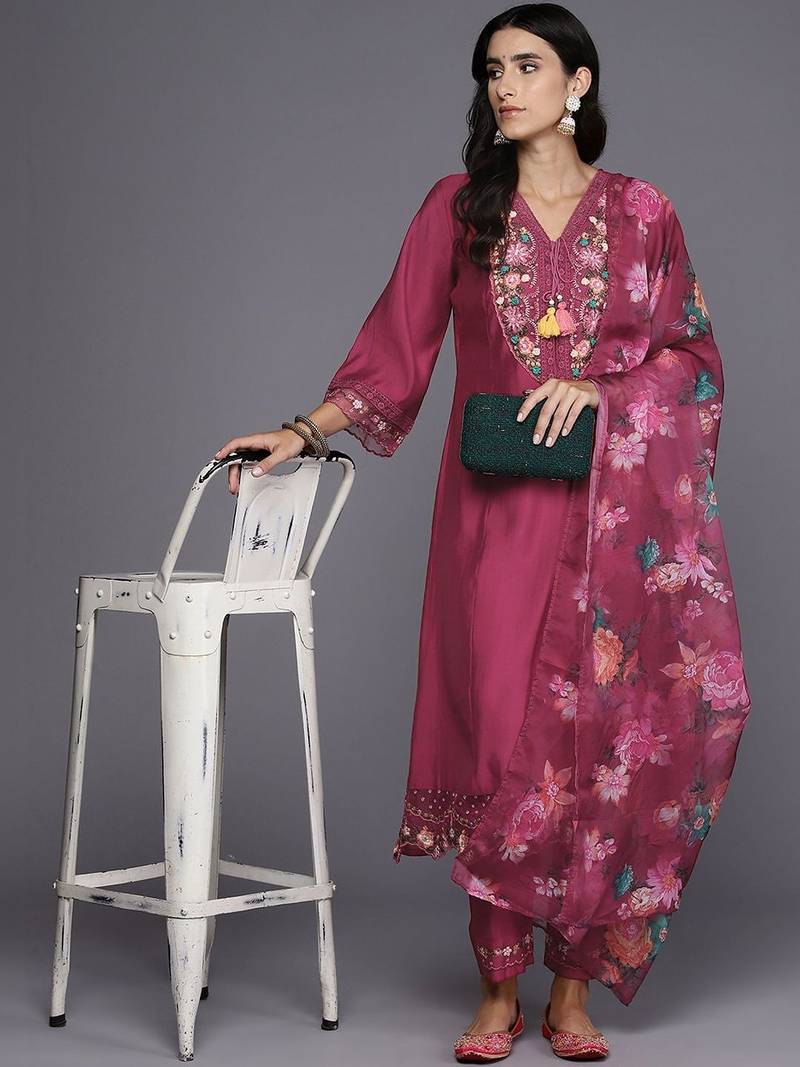 Women Floral Embroidered Regular Thread Work Kurta with Trousers & With Dupatta