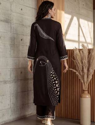 Women Ethnic Motifs Embroidered Regular Thread Work Kurta with Trousers 3