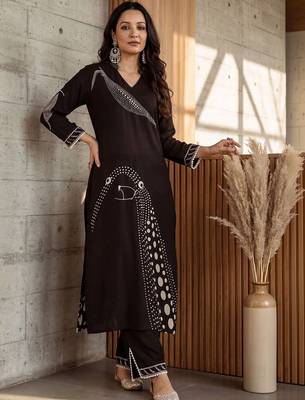 Women Ethnic Motifs Embroidered Regular Thread Work Kurta with Trousers 5