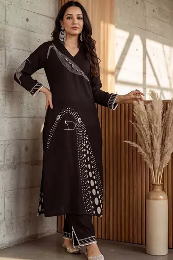 Women Ethnic Motifs Embroidered Regular Thread Work Kurta with Trousers