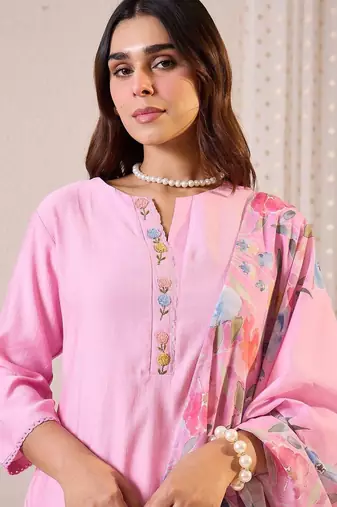 Women Floral Regular Thread Work Kurta with Trousers & With Dupatta
