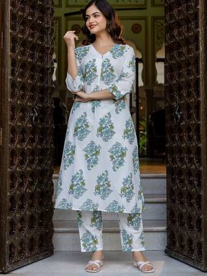 Women Floral Printed Regular Pure Cotton Kurta with Trousers 1