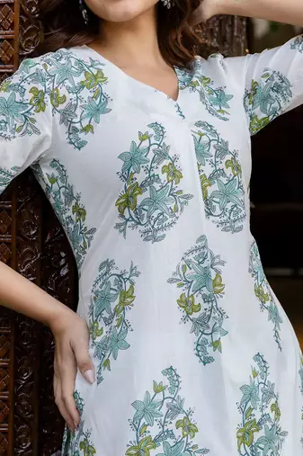 Women Floral Printed Regular Pure Cotton Kurta with Trousers