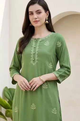 Women Floral Embroidered Regular Thread Work Kurta with Trousers