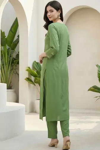 Women Floral Embroidered Regular Thread Work Kurta with Trousers