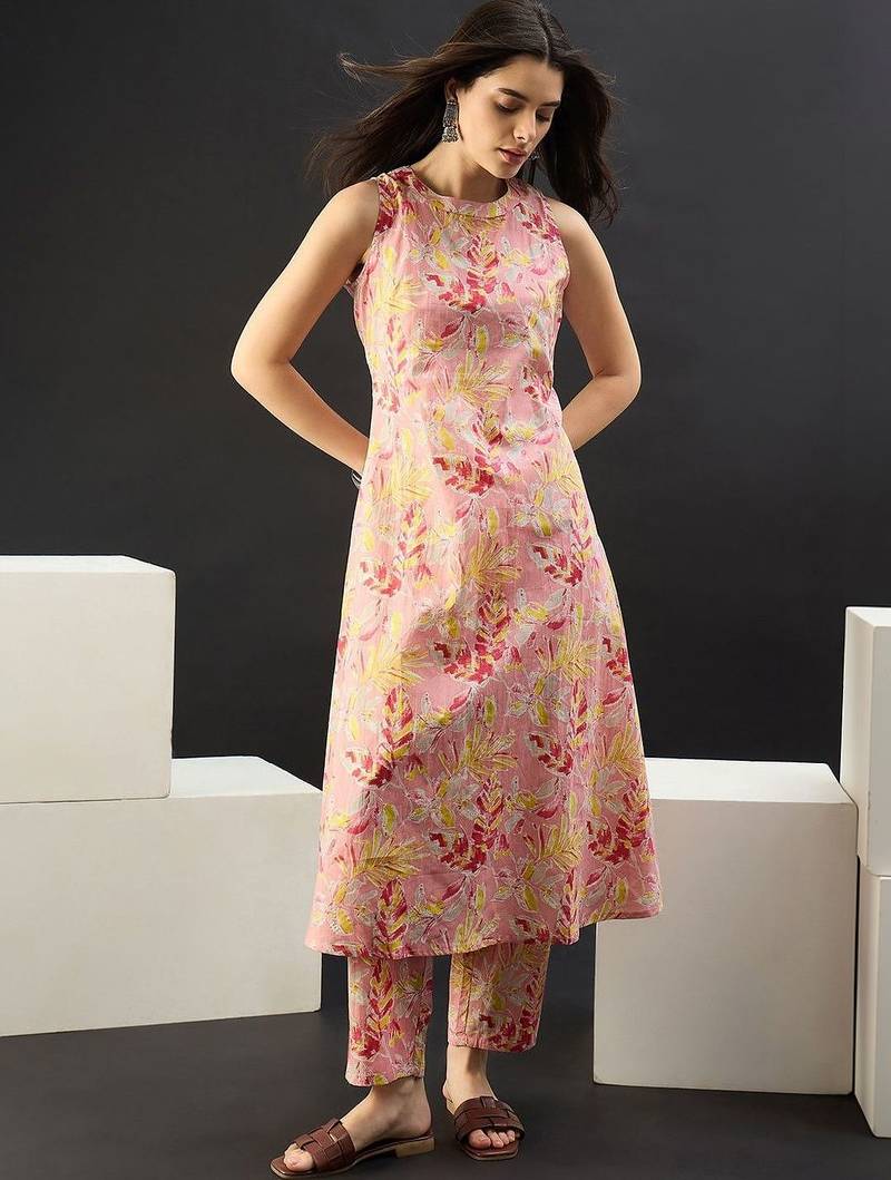 Women Floral Printed Regular Pure Cotton Kurta with Trousers