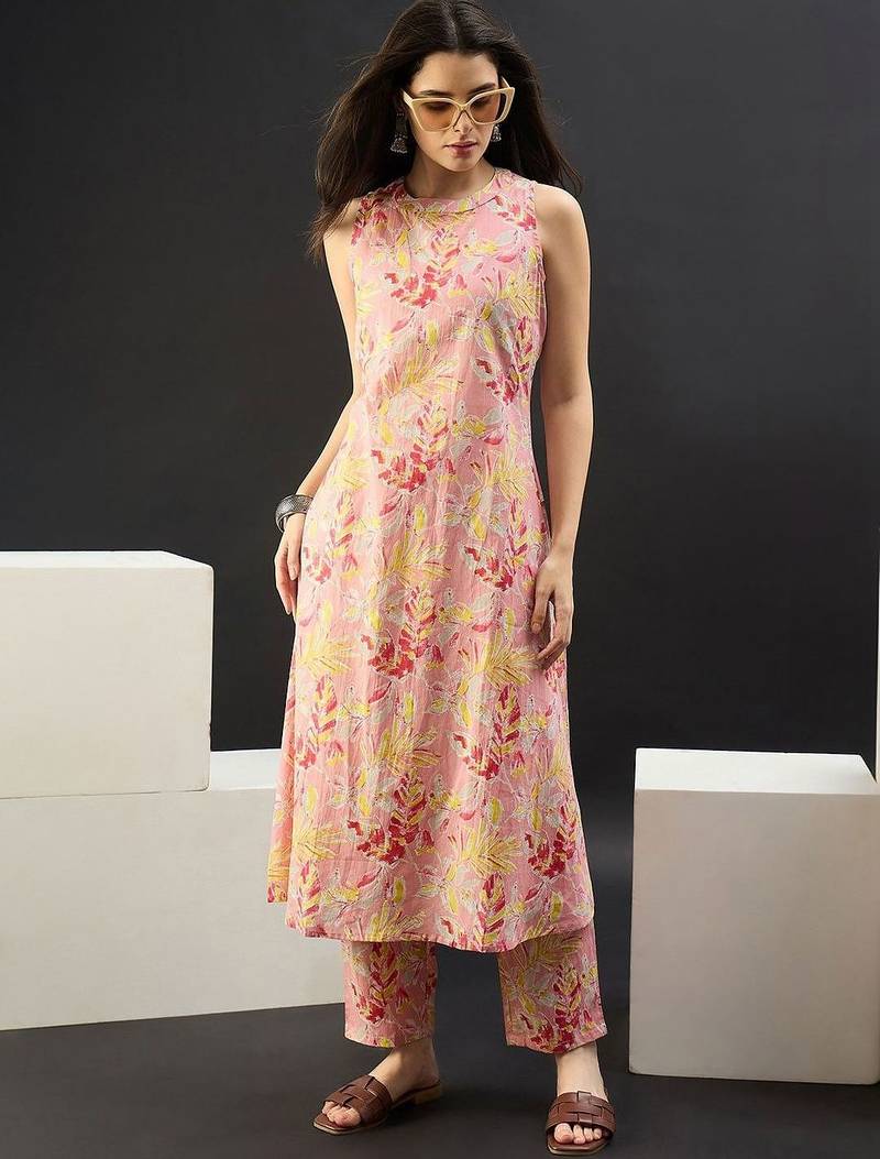 Women Floral Printed Regular Pure Cotton Kurta with Trousers
