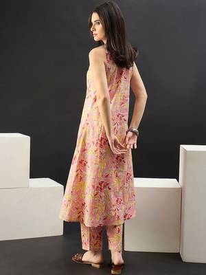 Women Floral Printed Regular Pure Cotton Kurta with Trousers 6