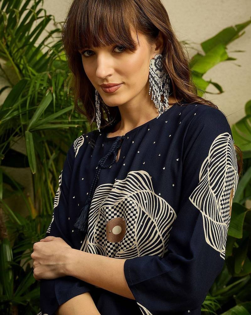Women Printed Regular Kurta with Trousers