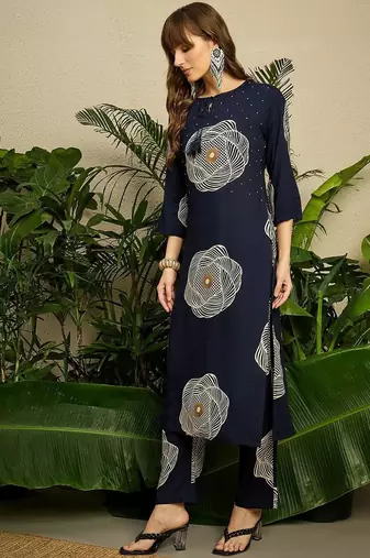 Women Printed Regular Kurta with Trousers
