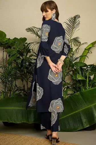 Women Printed Regular Kurta with Trousers