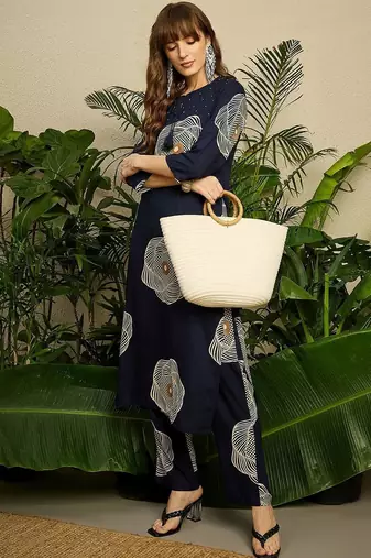 Women Printed Regular Kurta with Trousers