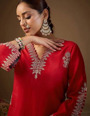 Women Ethnic Motifs Embroidered Regular Sequinned Kurta with Trousers 3