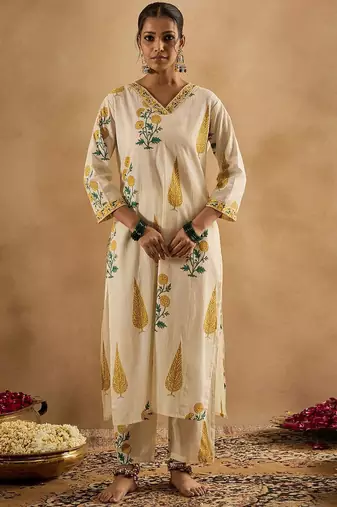 Floral Printed V-Neck Pure Cotton Straight Kurta With Trousers & Dupatta