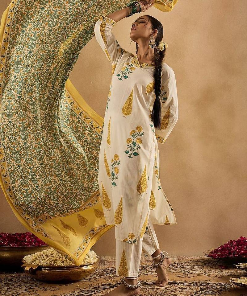 Floral Printed V-Neck Pure Cotton Straight Kurta With Trousers & Dupatta