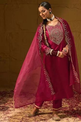 Women Floral Yoke Design Regular Kurta with Trousers & With Dupatta