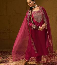 Women Floral Yoke Design Regular Kurta with Trousers & With Dupatta