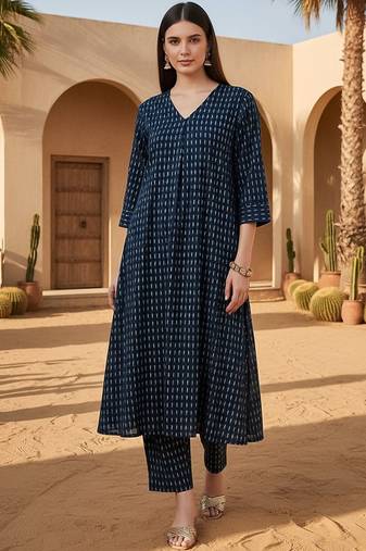 Women Printed Regular  Cotton Kurta with Trousers