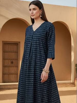 Women Printed Regular Pure Cotton Kurta with Trousers 2