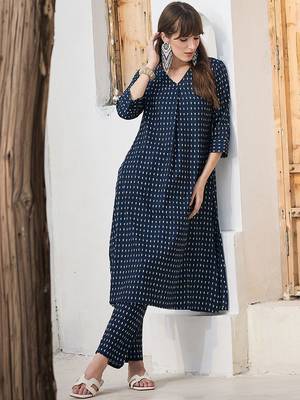 Women Printed Regular Pure Cotton Kurta with Trousers 3