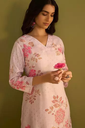 Women Floral Printed Regular Kurta with Trousers