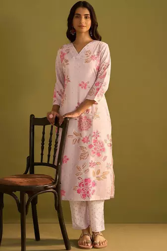 Women Floral Printed Regular Kurta with Trousers