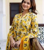 Floral Printed Mandarin Collar Pure Cotton Kurta With Trousers & Dupatta