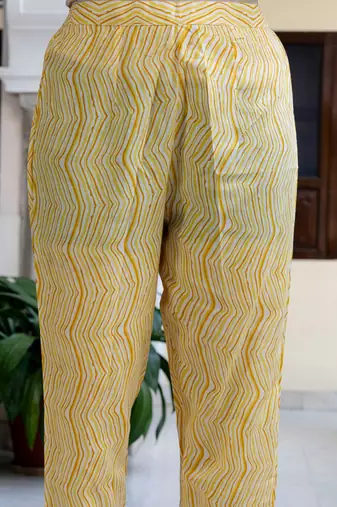 Floral Printed Mandarin Collar Pure Cotton Kurta With Trousers & Dupatta
