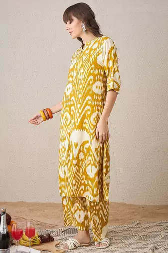 Ethnic Motifs Printed Mandarin Collar Straight Kurta With Palazzo