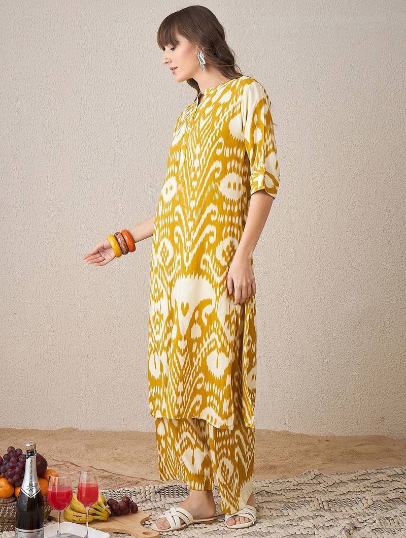Ethnic Motifs Printed Mandarin Collar Straight Kurta With Palazzo