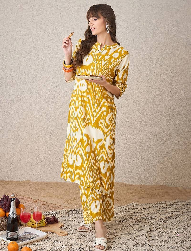Ethnic Motifs Printed Mandarin Collar Straight Kurta With Palazzo