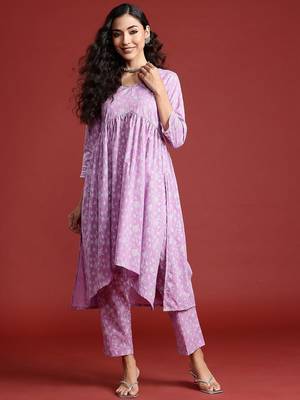 Women Floral Printed Empire Gotta Patti Pure Cotton Kurta with Trousers 4