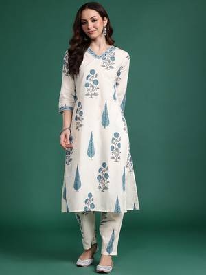 Floral Printed Regular Kurta with Trousers 4