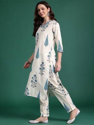 Floral Printed Regular Kurta with Trousers 5