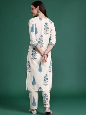 Floral Printed Regular Kurta with Trousers 6