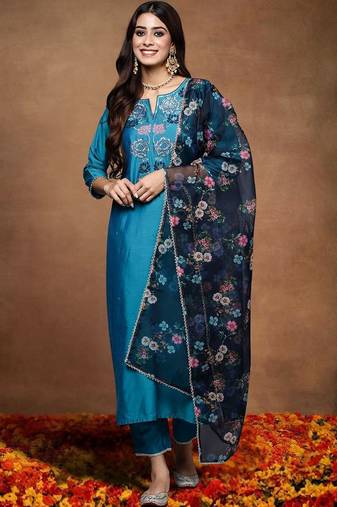 Women Floral Embroidered Regular Thread Work Kurta with Trousers & With Dupatta