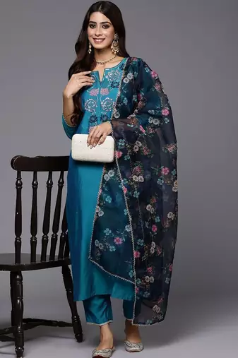 Women Floral Embroidered Regular Thread Work Kurta with Trousers & With Dupatta