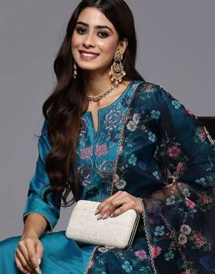 Women Floral Embroidered Regular Thread Work Kurta with Trousers & With Dupatta 4